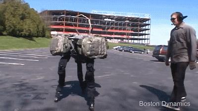 遭遇百般霸凌后，机器人竟将枪口对准人类