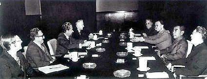 尼克松收到毛*东泽**12字墨宝，不解其意，50年众说纷纭，无人能解