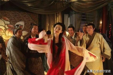 唐代长安的*灯区红**花街柳巷,常有哪些人光顾,*女妓**每天能收入多少