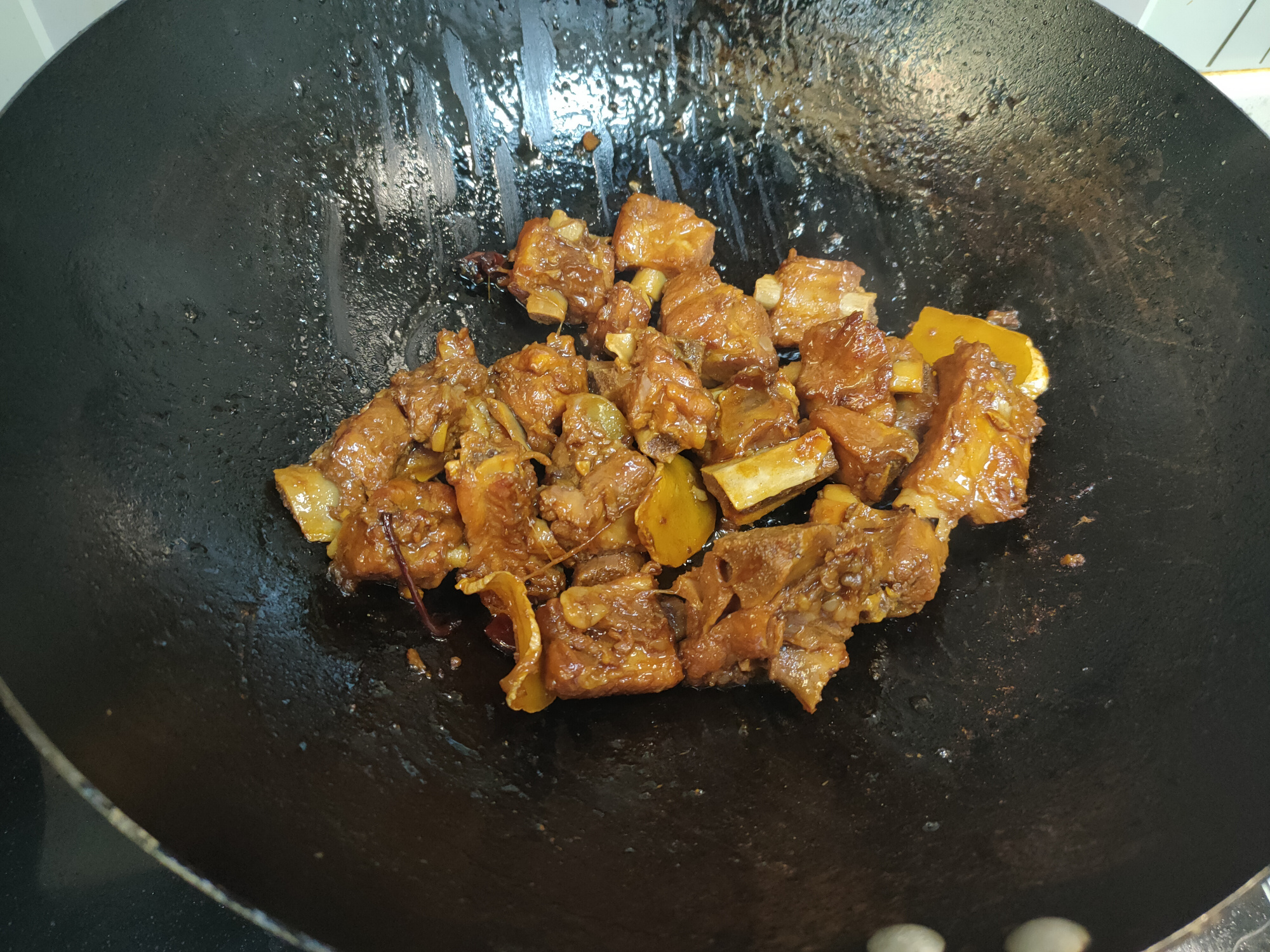 炖排骨先放了水怎么办,炖排骨先倒啤酒还是水