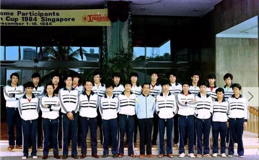 门将外都能踢的天津“万金油”，打入50米世界波，贝利与他合影