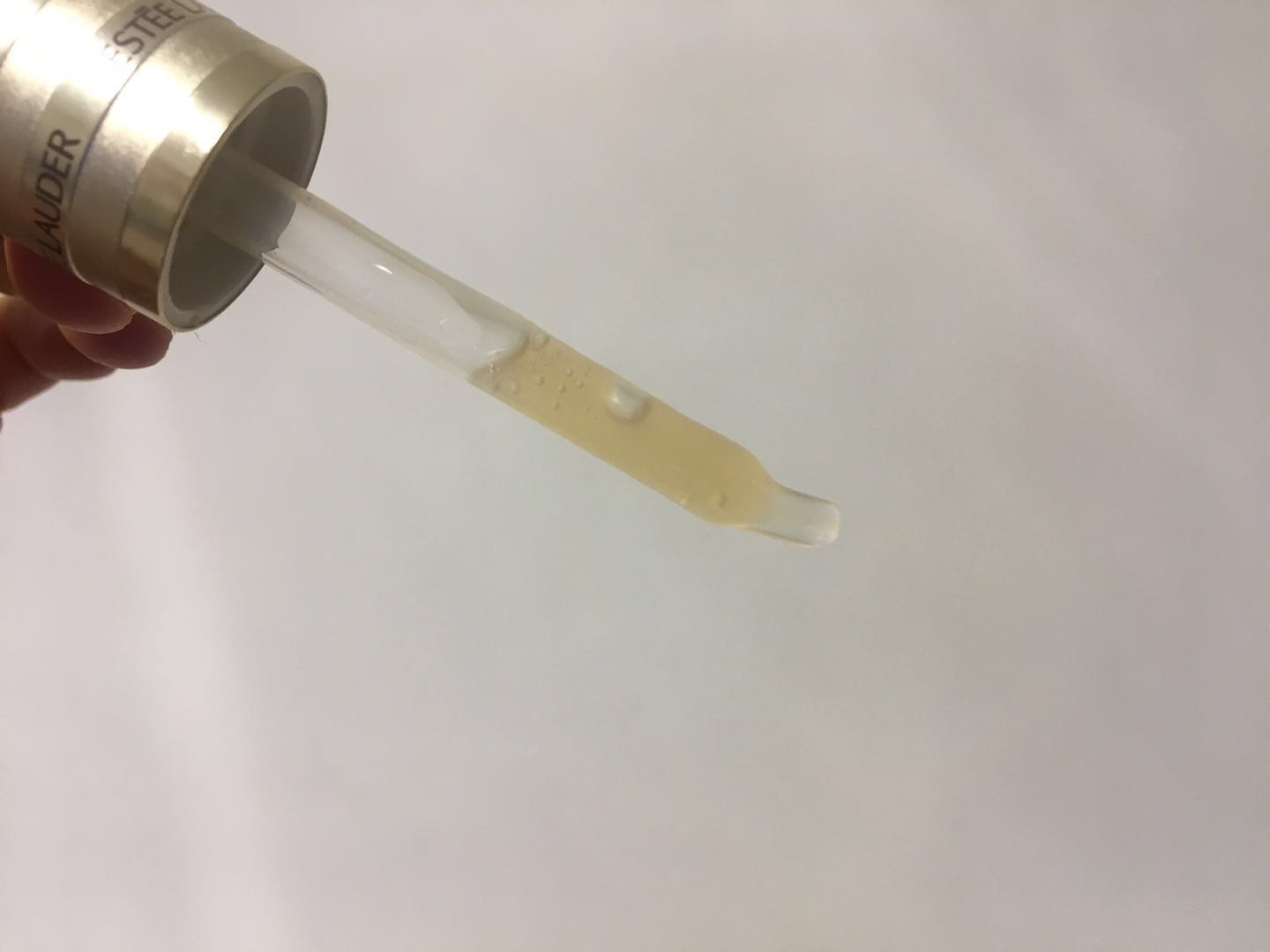 雅诗兰黛小棕瓶测评带货视频合拍,雅诗兰黛小棕瓶精华100ml辨真假