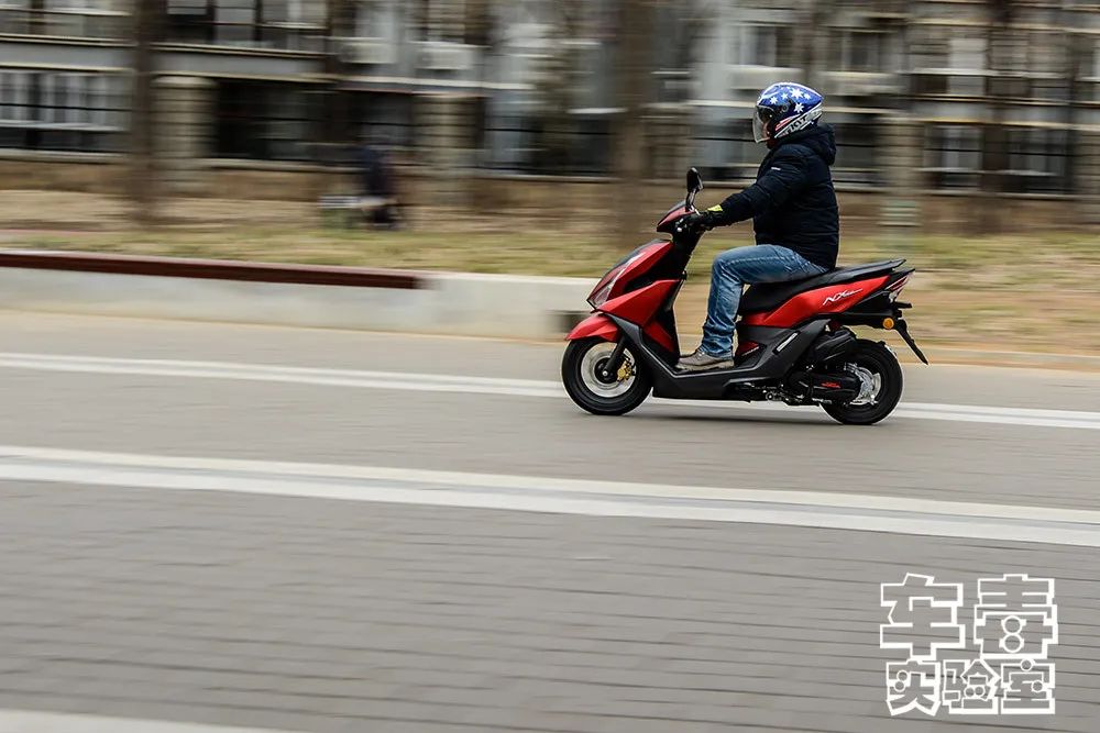 五羊本田踏板车nx125测评,本田nx125和豪爵uy125哪个动力好