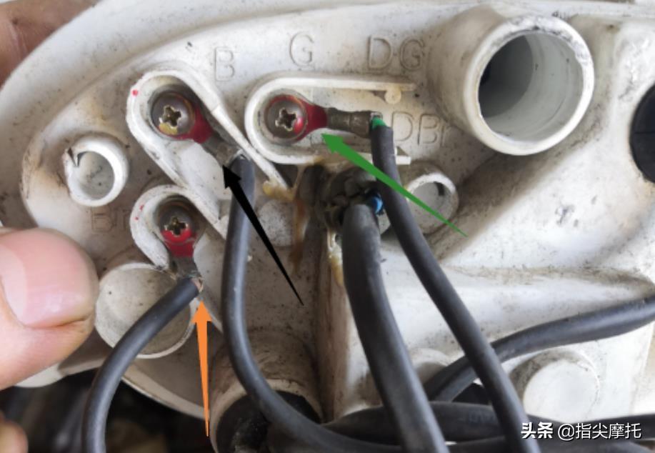 怎么区分摩托车迈速表和油量表,摩托车油量不准怎么调节