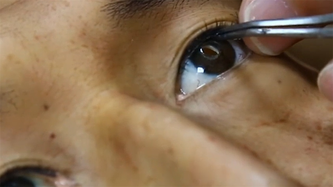 日本发明“*皮人**面具”,猥琐大叔带上变少女网红脸,非常精致