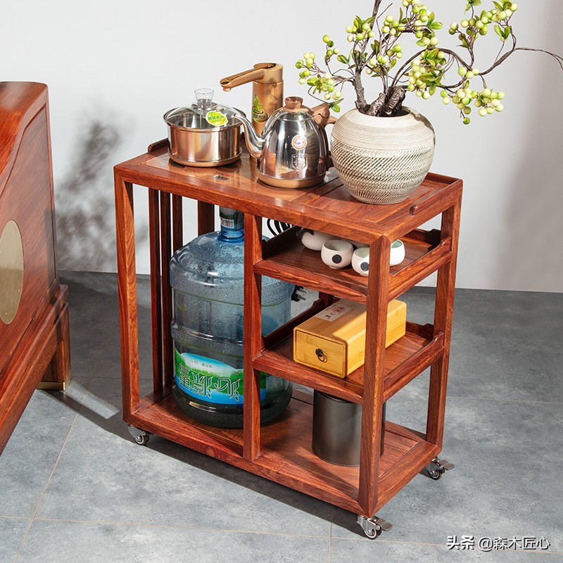 呷一口生活中的庄重，在袅袅的茶香里，沉淀世间百态