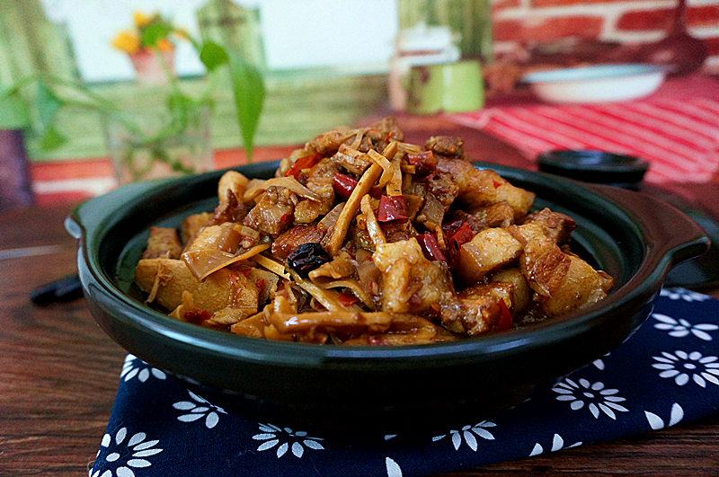 老笋烧肉的家常做法,鲜笋炒肉春日里最爱的一道菜