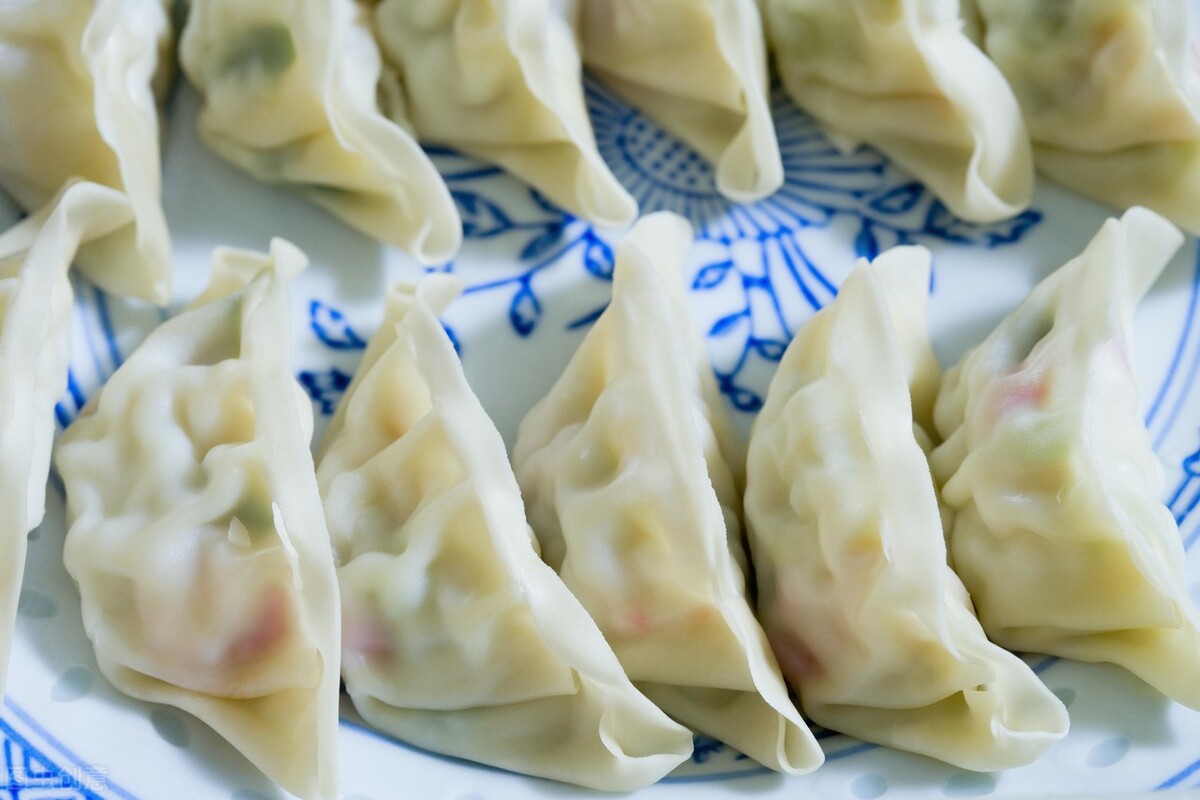 冻饺子化了粘成一坨怎么做好吃,冻的饺子全粘一块了怎么办