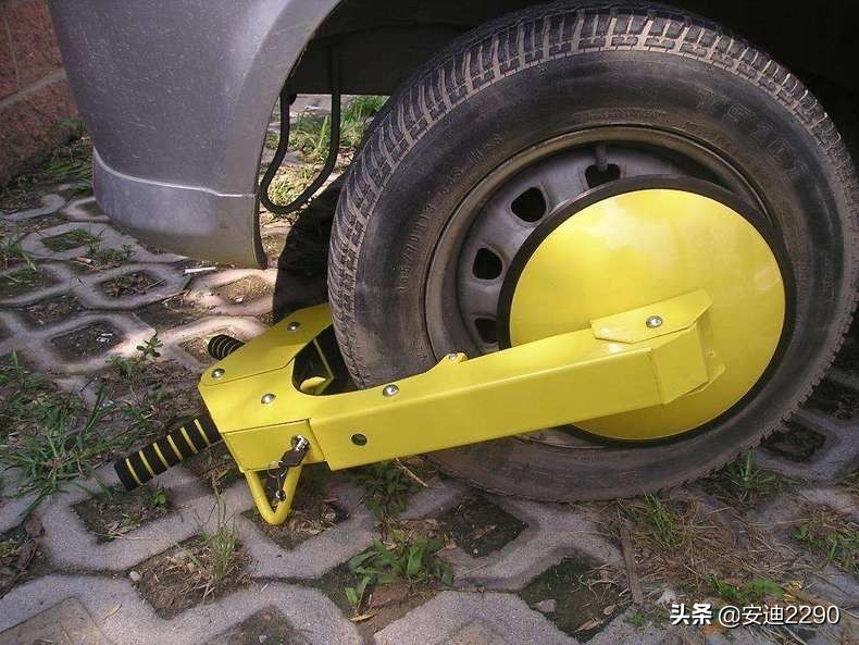 汽车轮胎被锁住了怎么解锁,轮胎恶意被锁