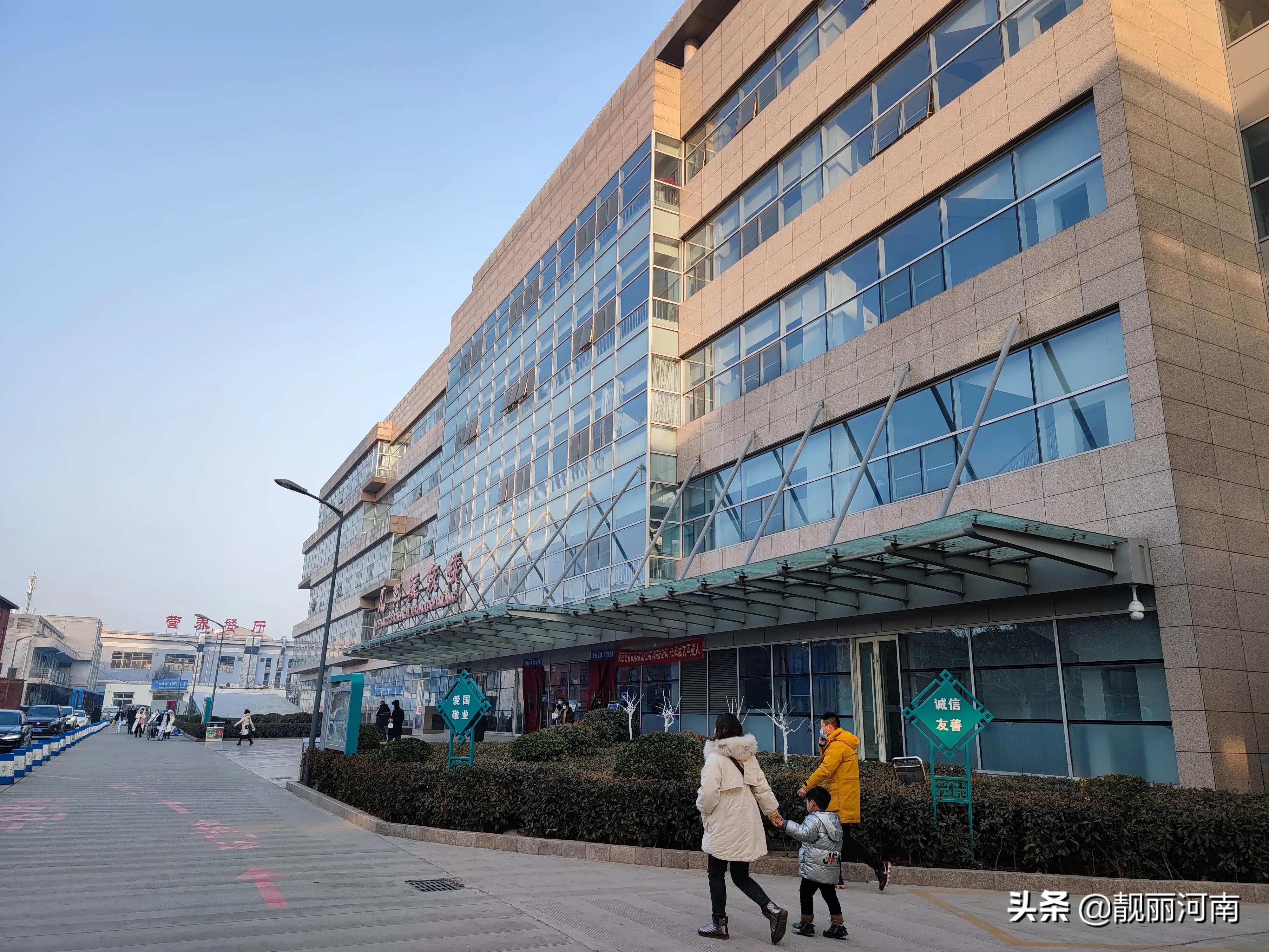 阳光明媚冬日暖阳蓝天迷景美在商丘市第一人民医院
