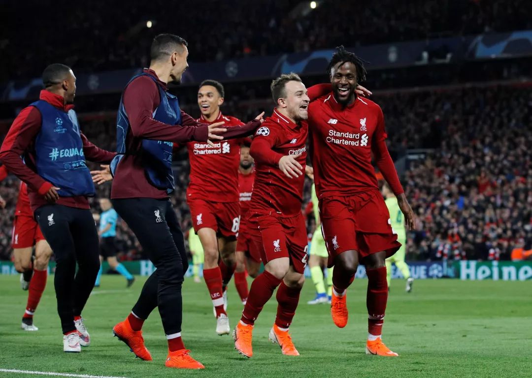 利物浦球迷看阿诺德角球,利物浦66号阿诺德发角球多大