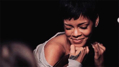 蕾哈娜不甘在平庸面前低头,蕾哈娜为什么这么成功