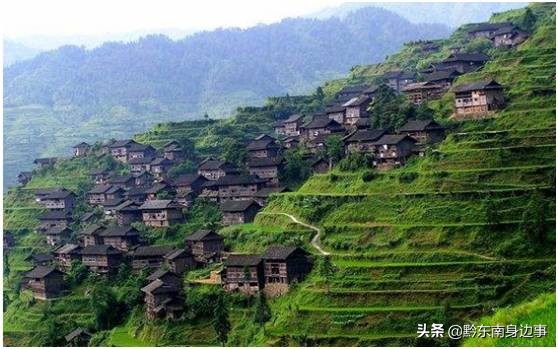 黔东南大山里的自然苗寨,雷山陡寨村图片