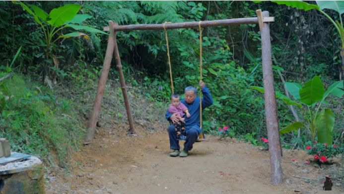 近日李子柒视频走红,李子柒爷爷最火视频
