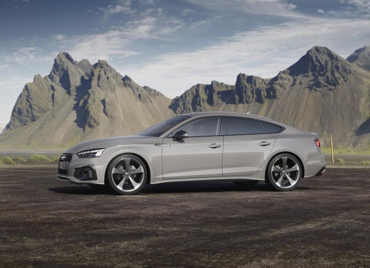 奥迪a5两门改s5,奥迪a5新款2023款炫酷实拍