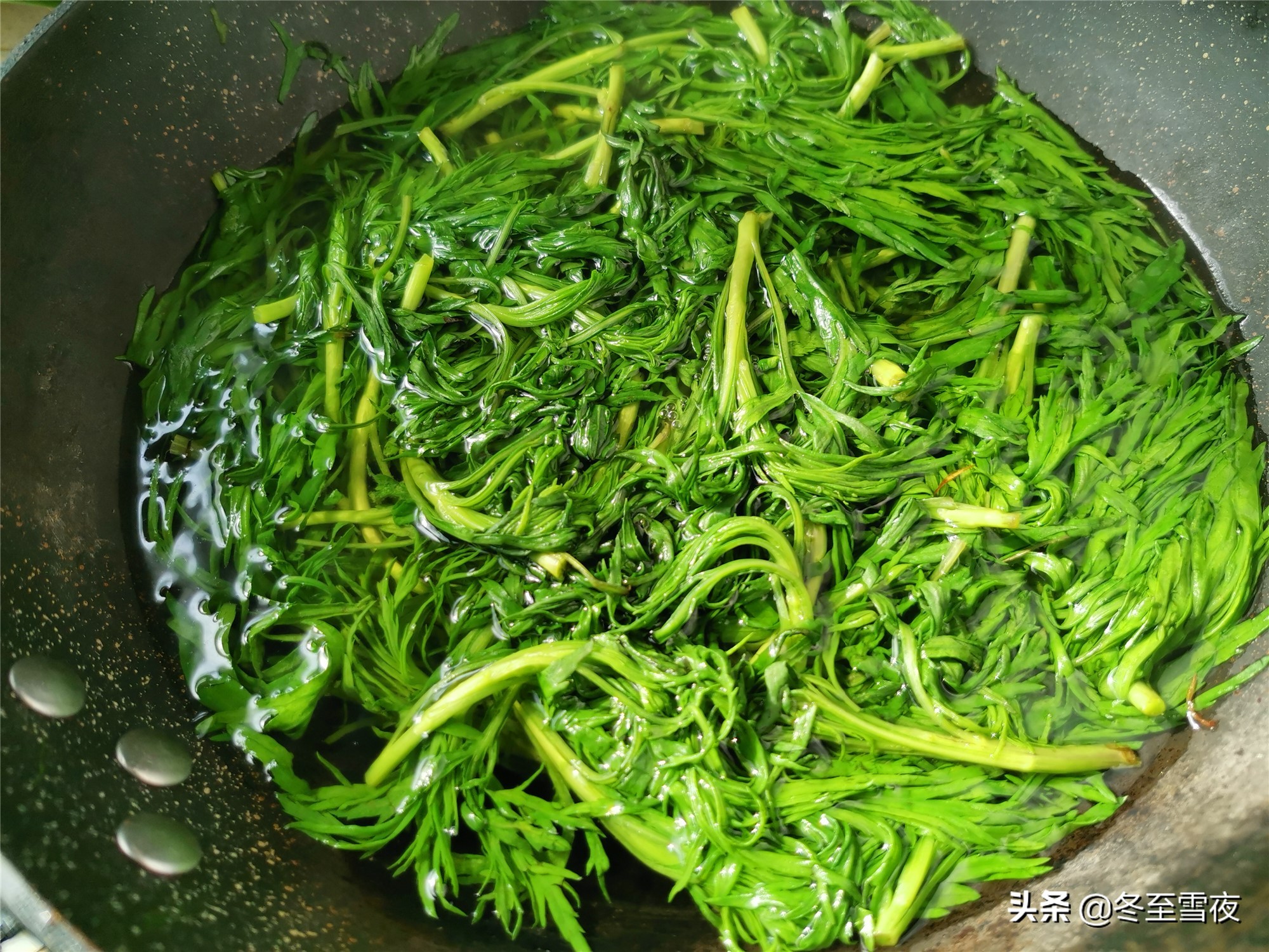 柳蒿芽鸡蛋怎么做好吃,柳蒿芽可以和鸡蛋一起吃吗