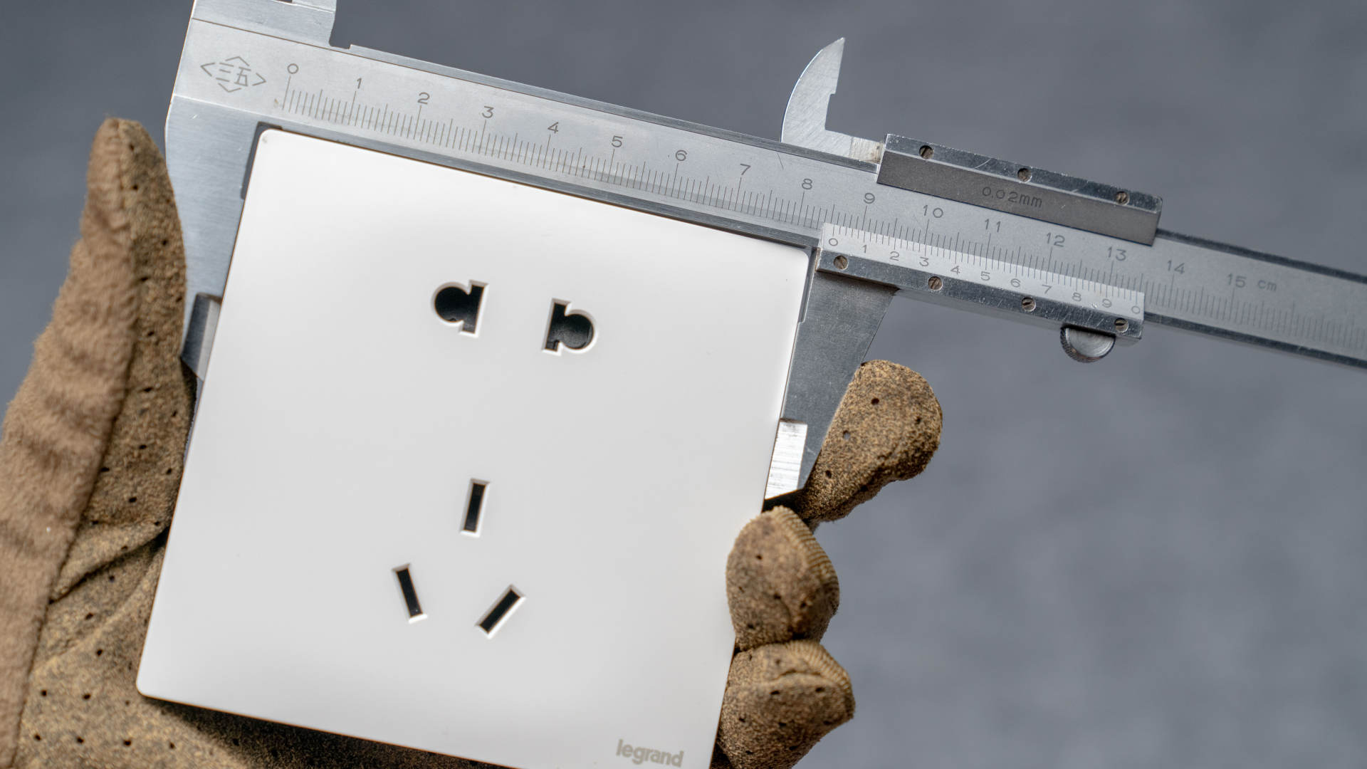 装修开关插座选择哪个品牌好,开关插座公认的哪个好