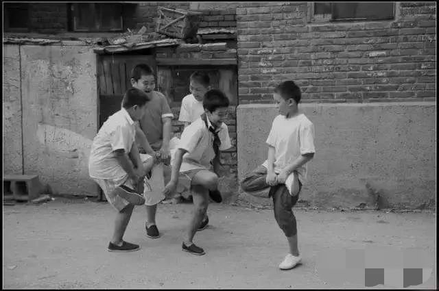 教育孩子时候孩子自顾自玩,家长教育孩子不玩游戏的对话