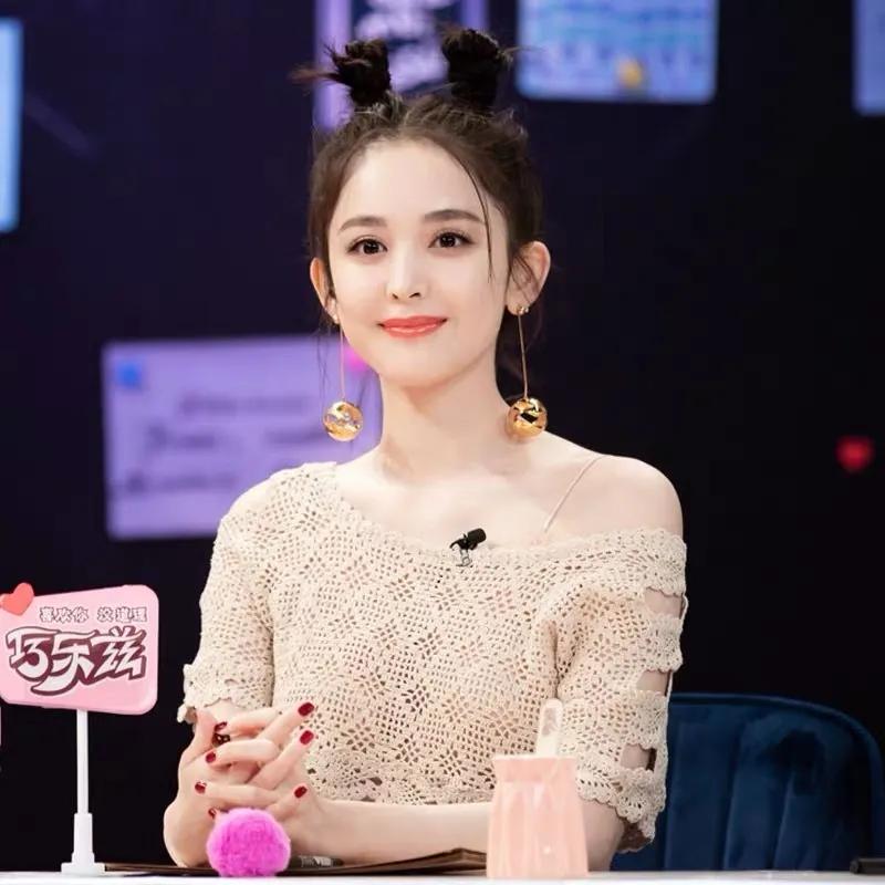 看一下明星的穿衣搭配,一起来看看明星的时尚搭配