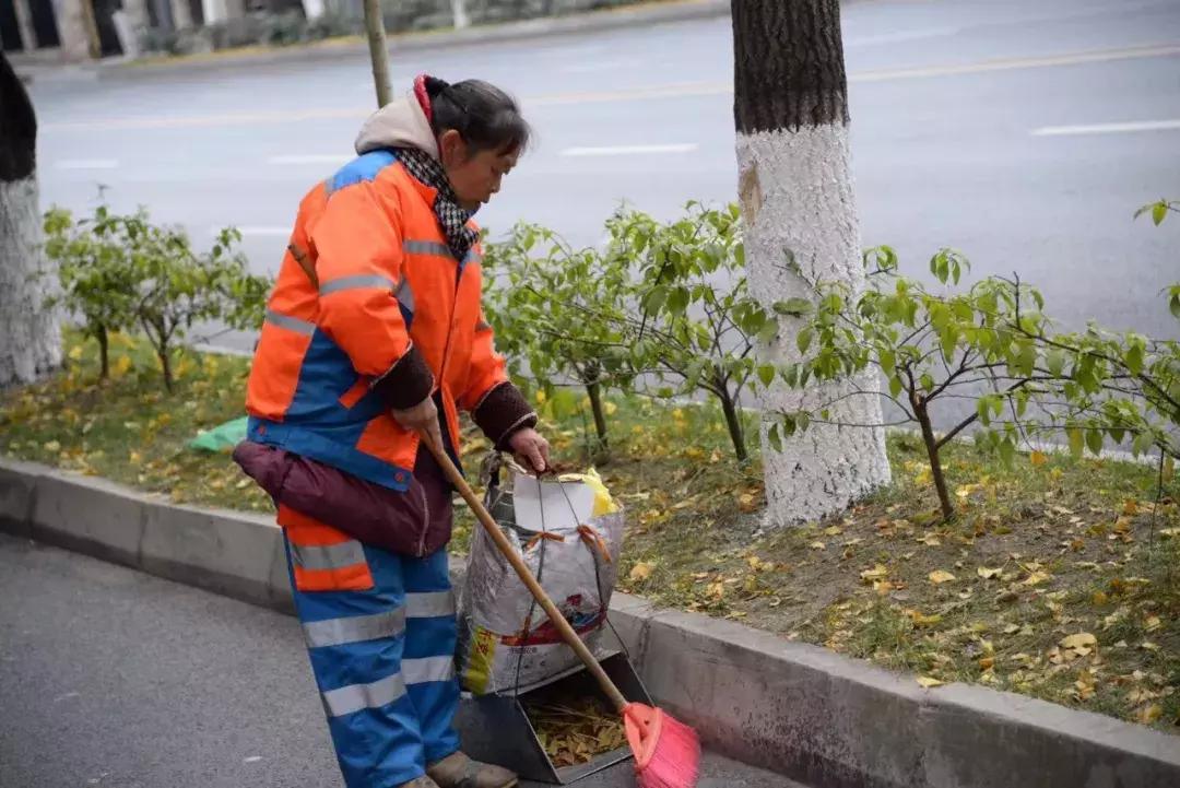 城管人坚守的身影让城市更加美丽,关注城管