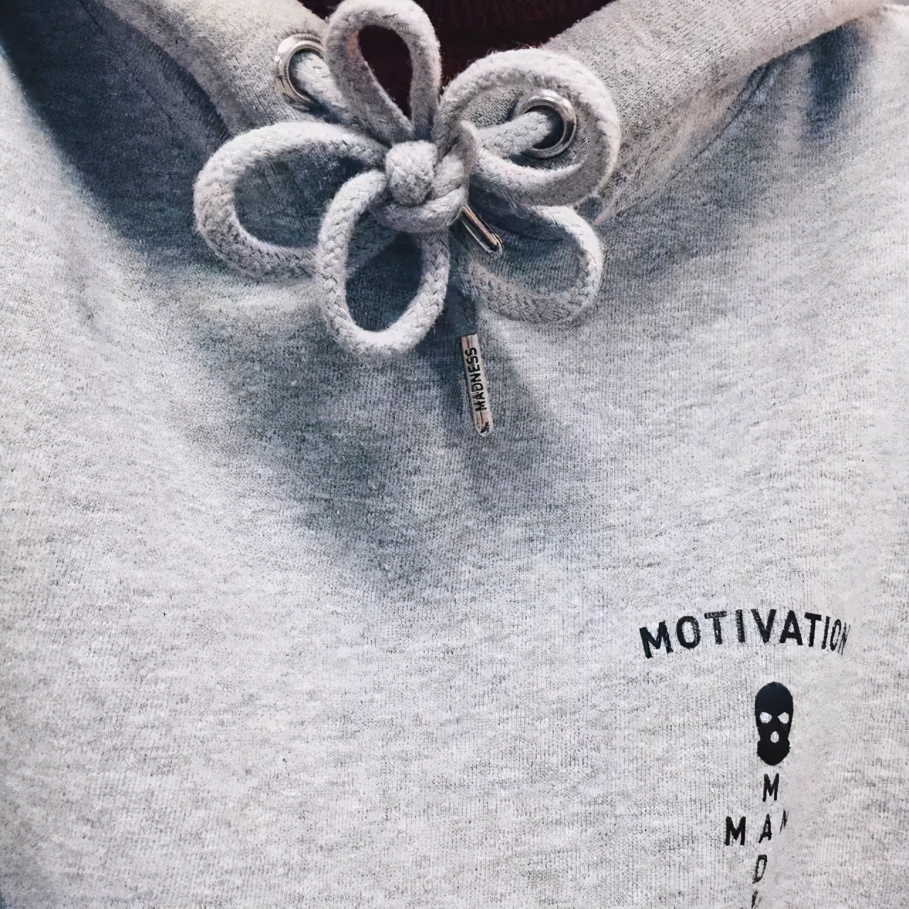 卫衣带子这样系还有人敢说你不潮,卫衣带子的系法最简单又好看