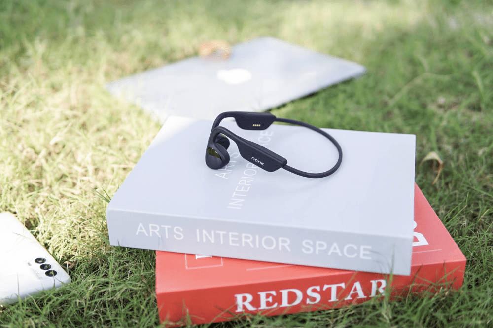 头戴式耳机对耳朵伤害更大吗,大耳机和小耳机哪个对耳朵好