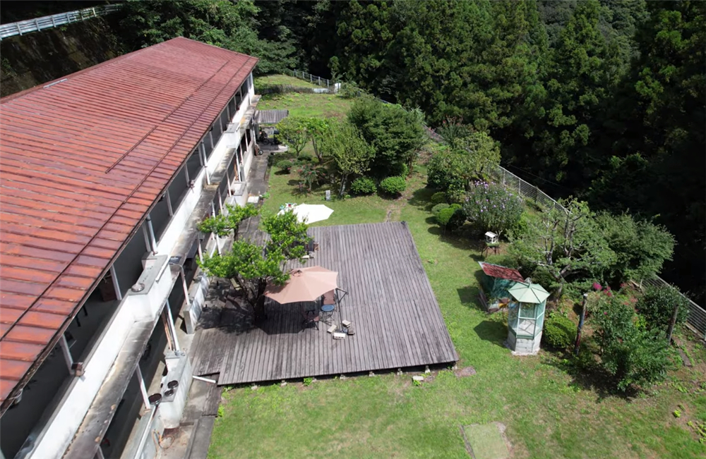 80后小伙回荒废十年的农村大学,80后小伙回荒废10年农村大学