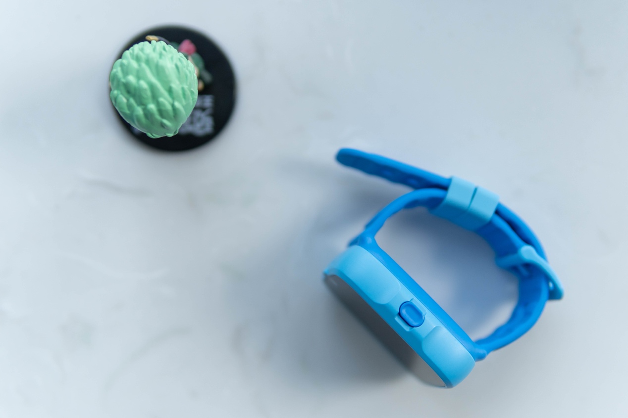 不在孩子身旁也守护安全,糖猫A10儿童电话手表,宝贝家长都喜欢