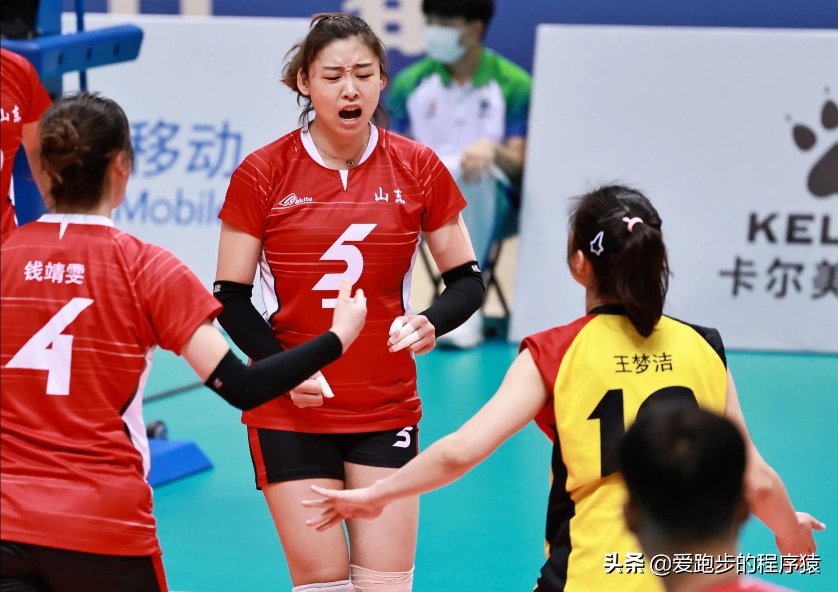 张常宁女排比赛服短裤,女排时装秀视频