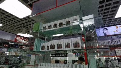 无数男人向往的华强北电子街,怎么变成了“女人的天堂”?