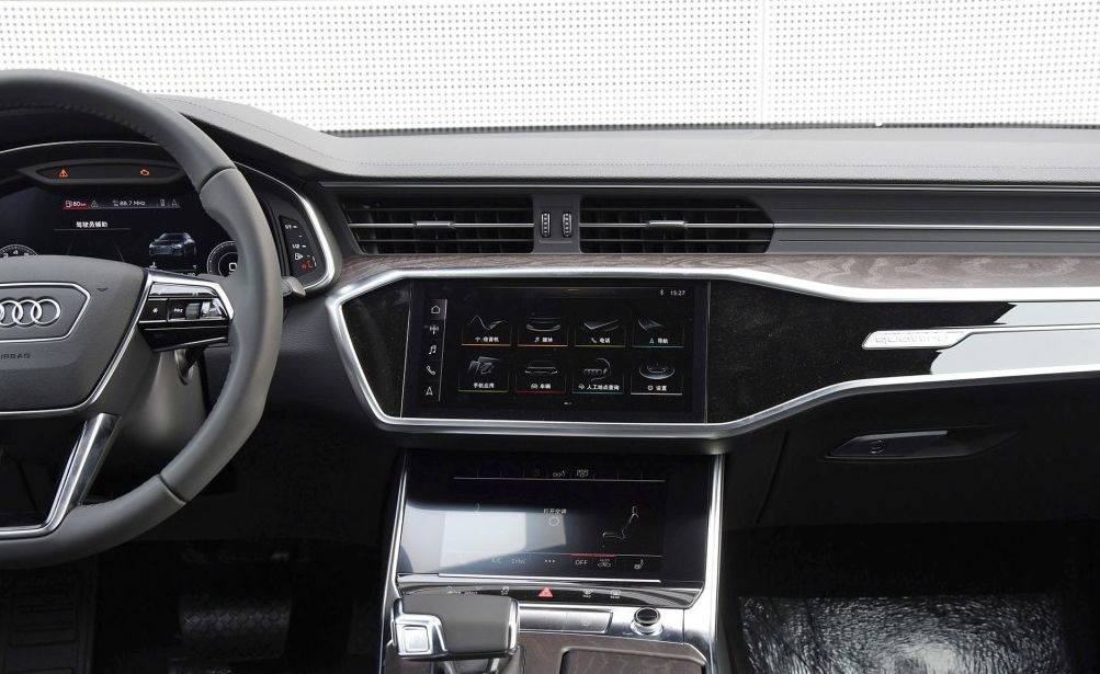 奔驰S换装特斯拉式中控大屏,车主说:更想要外国表!大屏太廉价