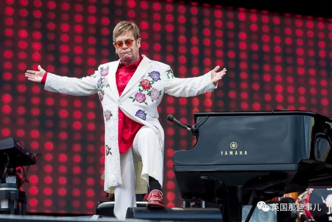 蕾哈娜时隔7年重回舞台,美妆博主蕾哈娜副业