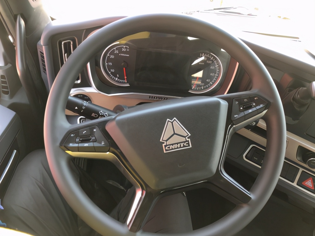 重汽豪沃HOWOTH7牵引车,重汽amt第七代16挡完整操作