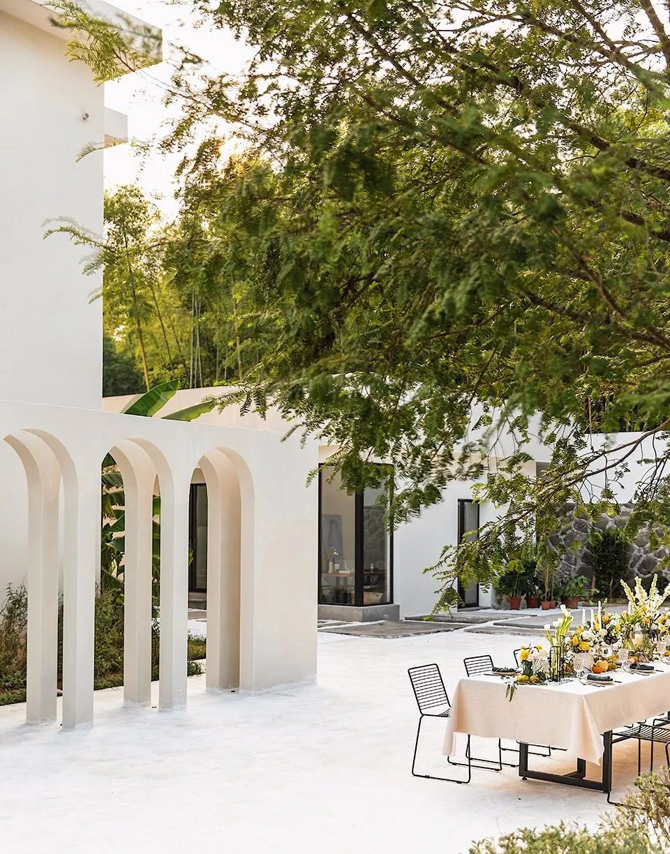 经济下行期影响鲜花生意吗,经济下行艺术行业