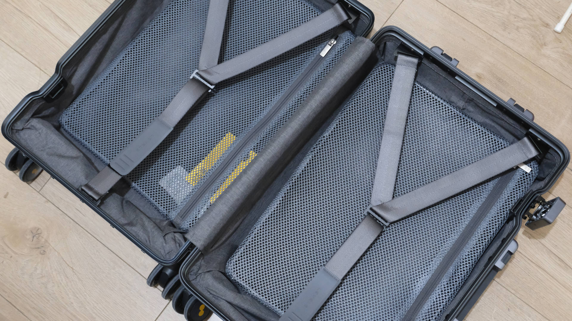 新秀丽和地平线8号哪个双肩包好,地平线行李箱和新秀丽