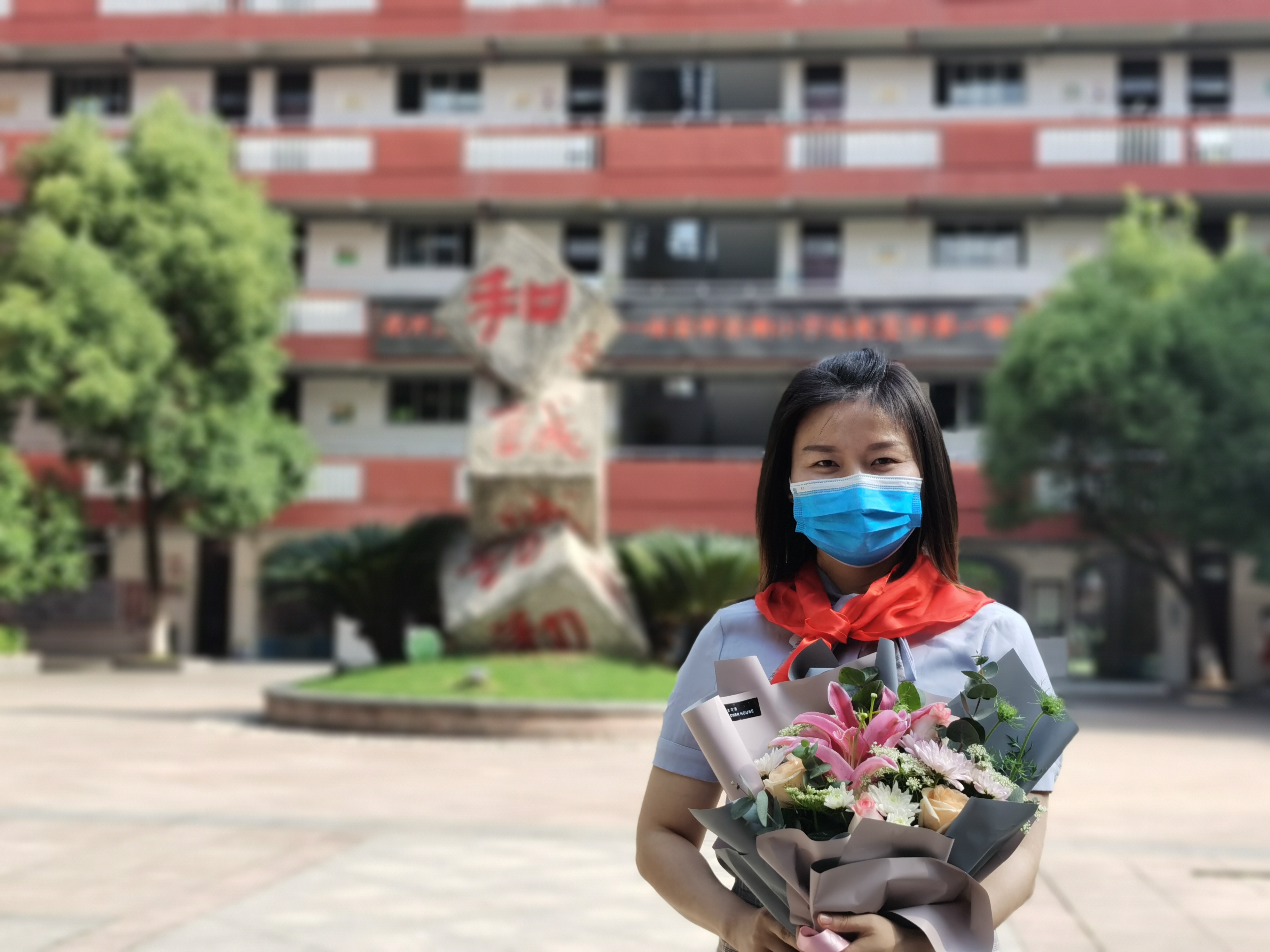 礼赞抗疫英雄弘扬抗疫精神,学习抗疫先进事迹致敬抗疫英雄