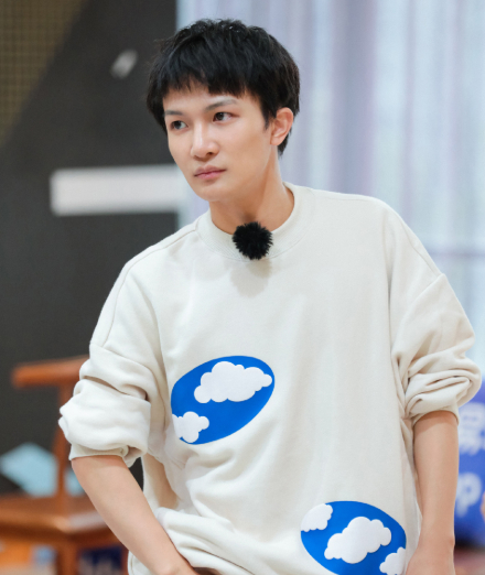 周深周杰伦烟花易冷完整版,周深人缘多好视频