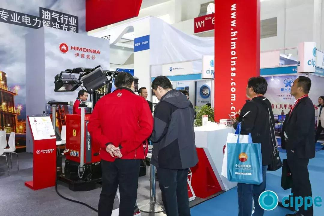 顾秀莲、马培华、李毅中、张来斌参加一年一度的世界石油装备大会cippe