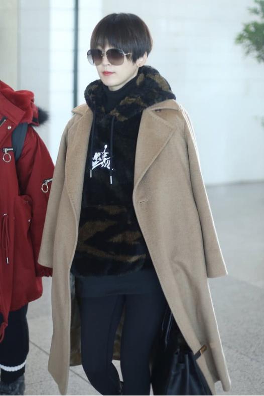 谢楠穿迷彩棉袄的照片,谢楠穿长袖