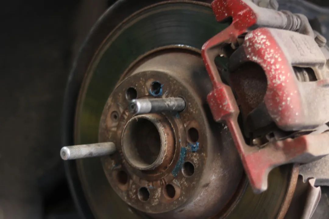 怪兽搞老车：翻新一辆残破生锈的柴油版奥迪A6，翻新后变新车