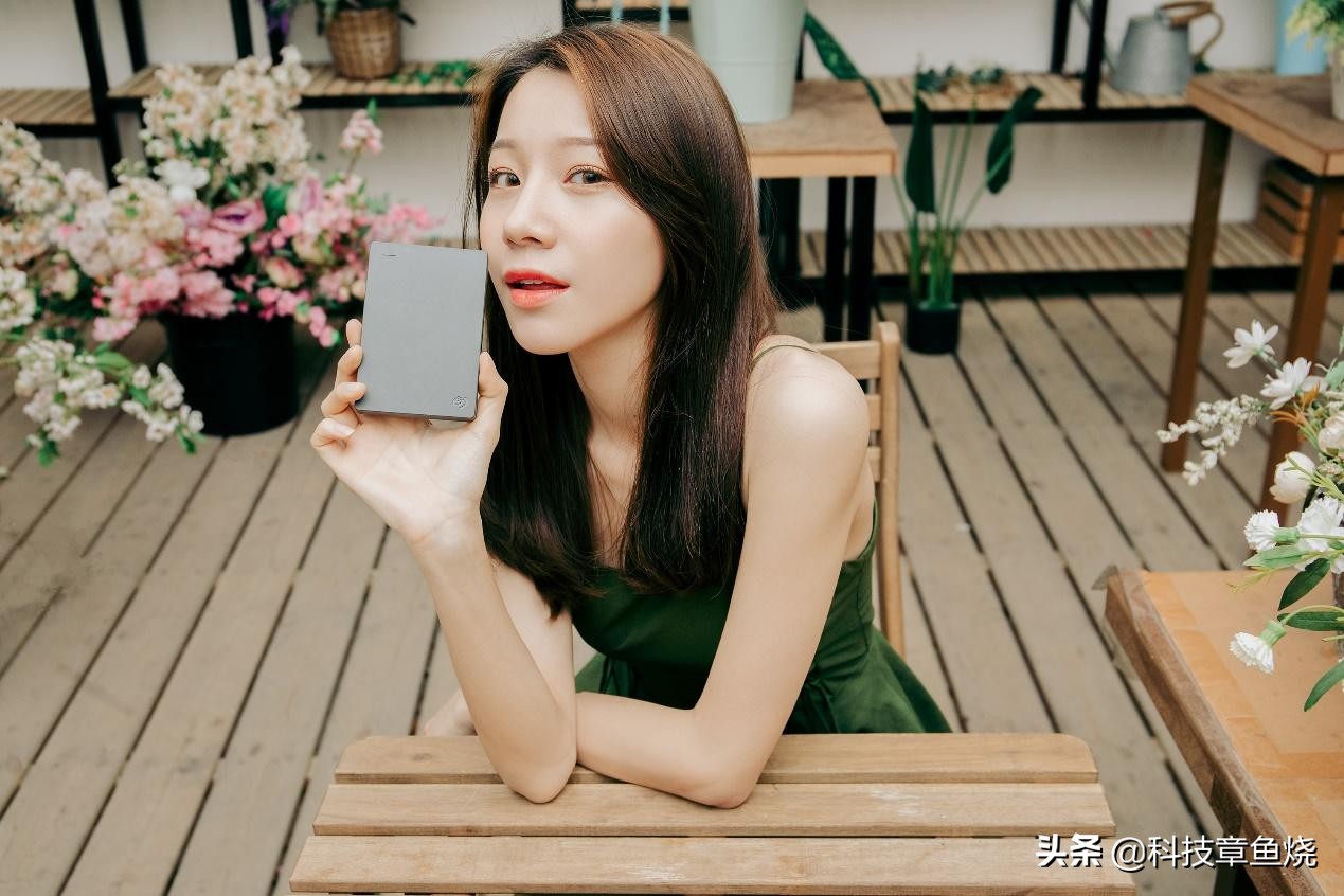 希捷硬盘经典跟新品,希捷超薄500g机械硬盘测评