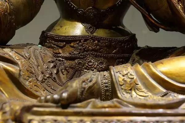 清代铜鎏金佛像的鉴定,清代铜鎏金无量寿佛像