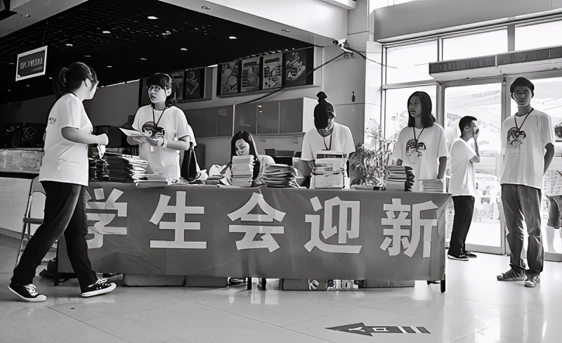 在大学加入学生会,在大学自己与学生会的联系