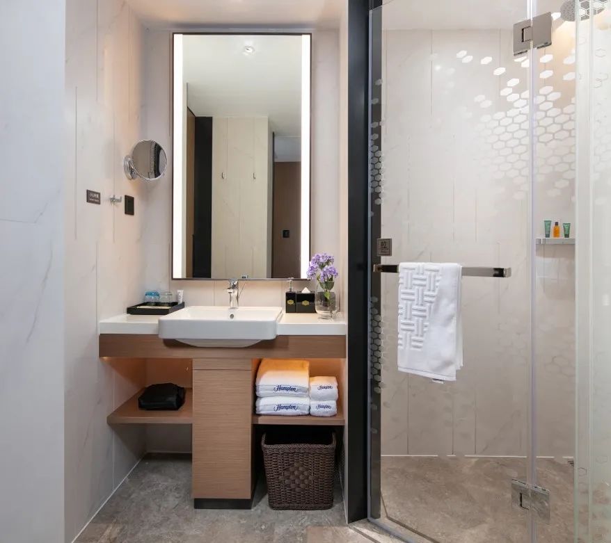 南昌青山湖希尔顿欢朋酒店宴会厅,南昌青山湖免费过夜