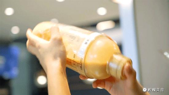 姐妹一夜暴富喝奶茶,富婆喝奶茶