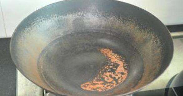 铁锅做菜有铁腥味怎么办,铁锅做饭总有铁锈味怎么处理