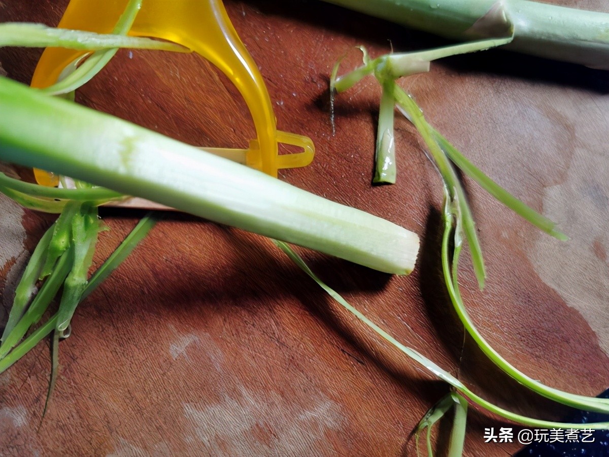 太经典的一道家常菜,每年芦笋一上市,餐桌必有它