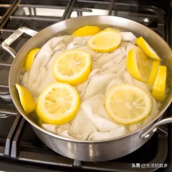 白色衣服发黄漂白剂洗得掉吗,衣服发黄了用84漂白剂可以漂白吗