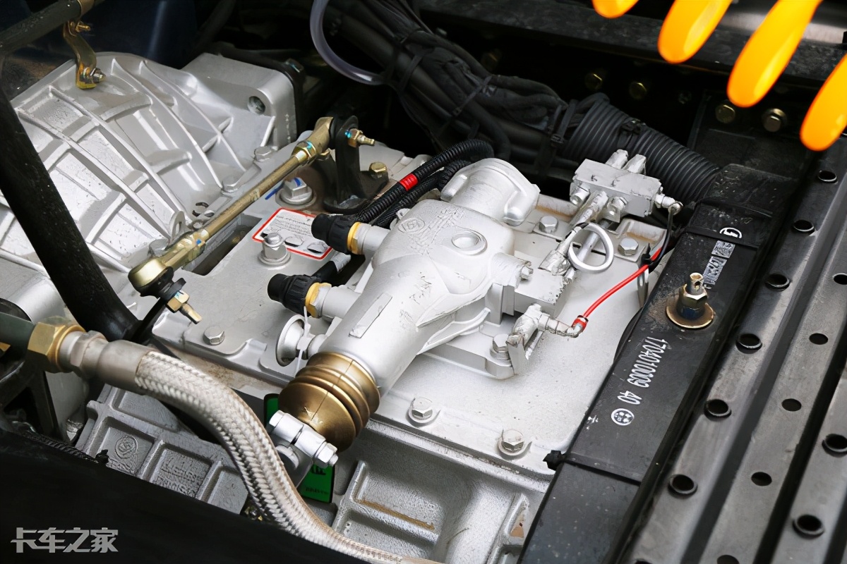 德龙新m3000国六天然气牵引车自重,最新款陕汽德龙新m3000牵引车