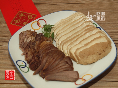 60岁做餐饮生意老板,60年秘制卤味